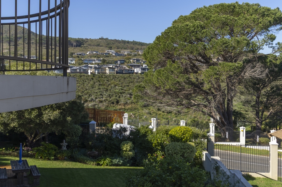 5 Bedroom Property for Sale in Dennegeur Western Cape